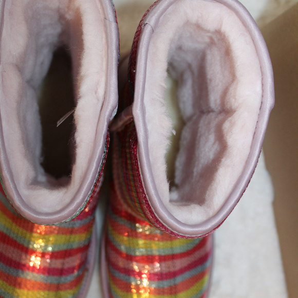 UGG SPARKLE SEQUIN RAINBOW BOOTS 7 8 RARE! - Picture 4 of 6